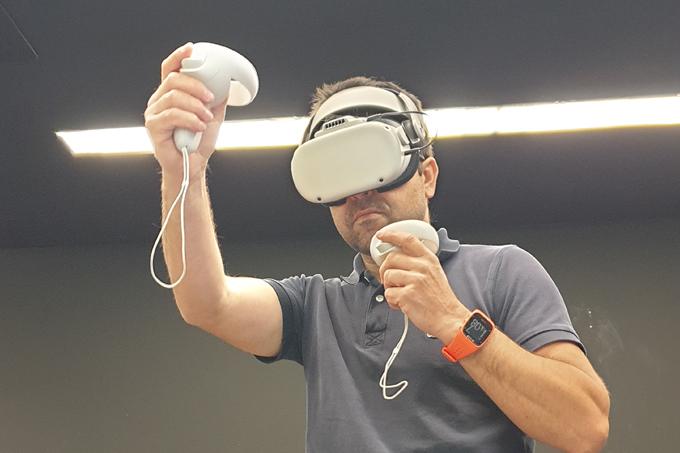 User with Oculus Quest2